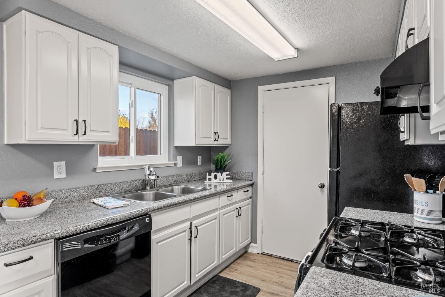 MLS #326008444 image #6