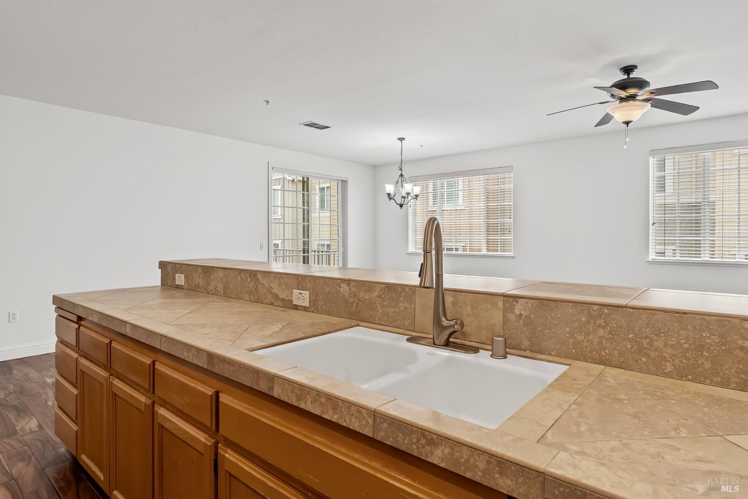 MLS #326029585 image #11