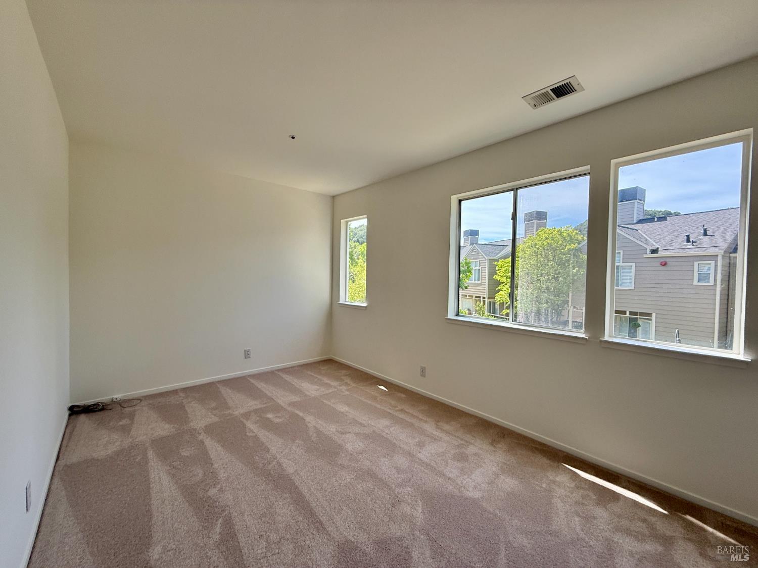 MLS #326029999 image #9