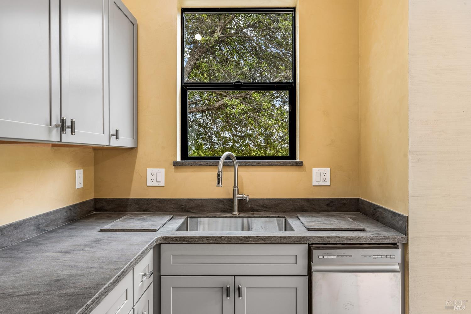 MLS #326030127 image #6