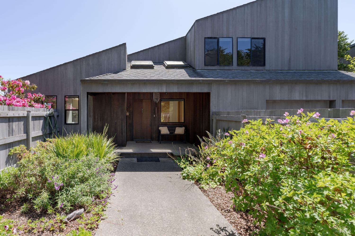 MLS #326038293 image #1