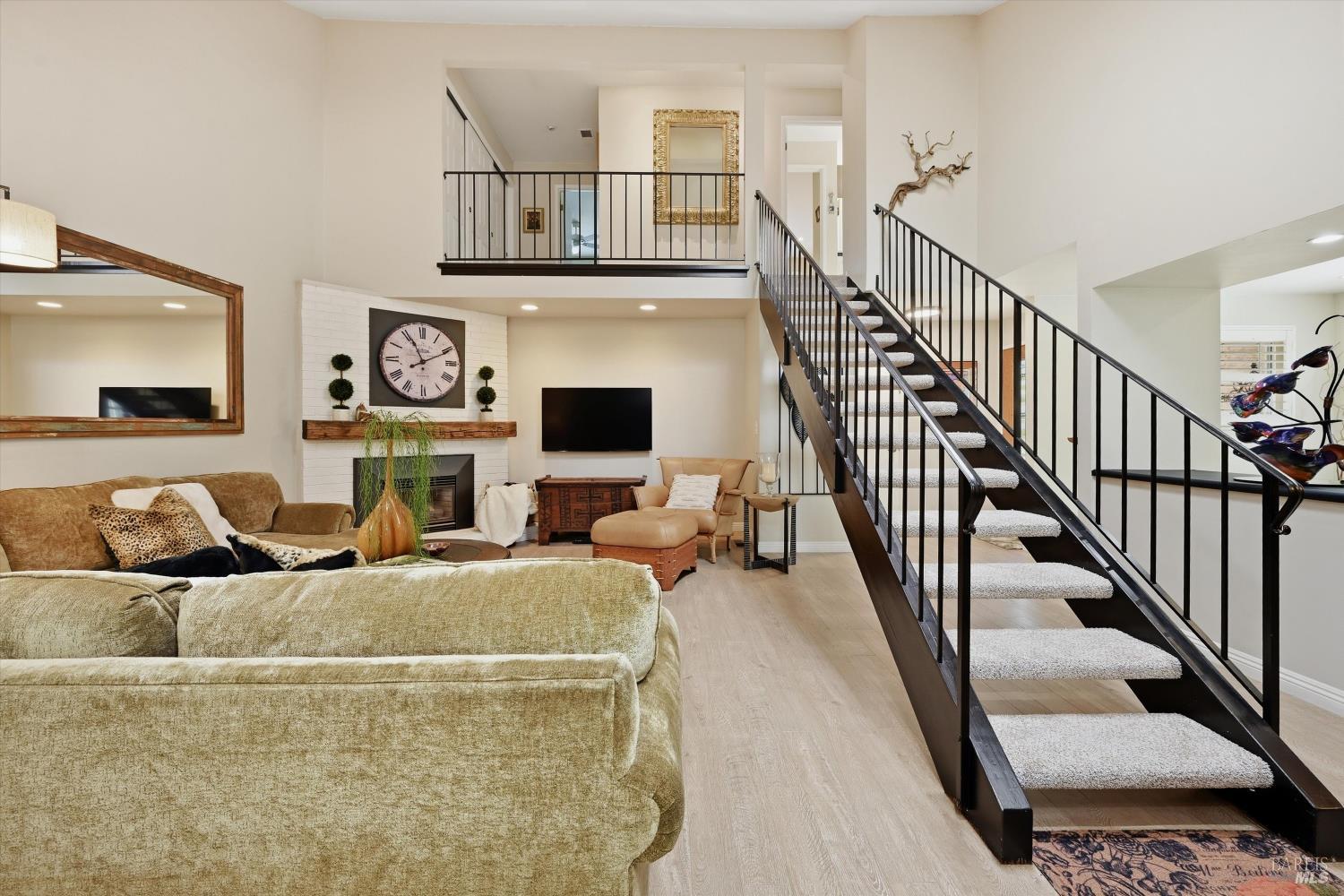 MLS #326038913 image #2