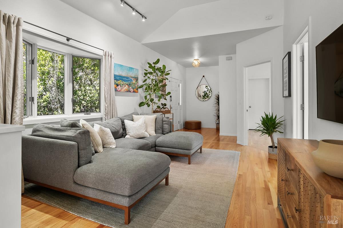 MLS #326039186 image #4