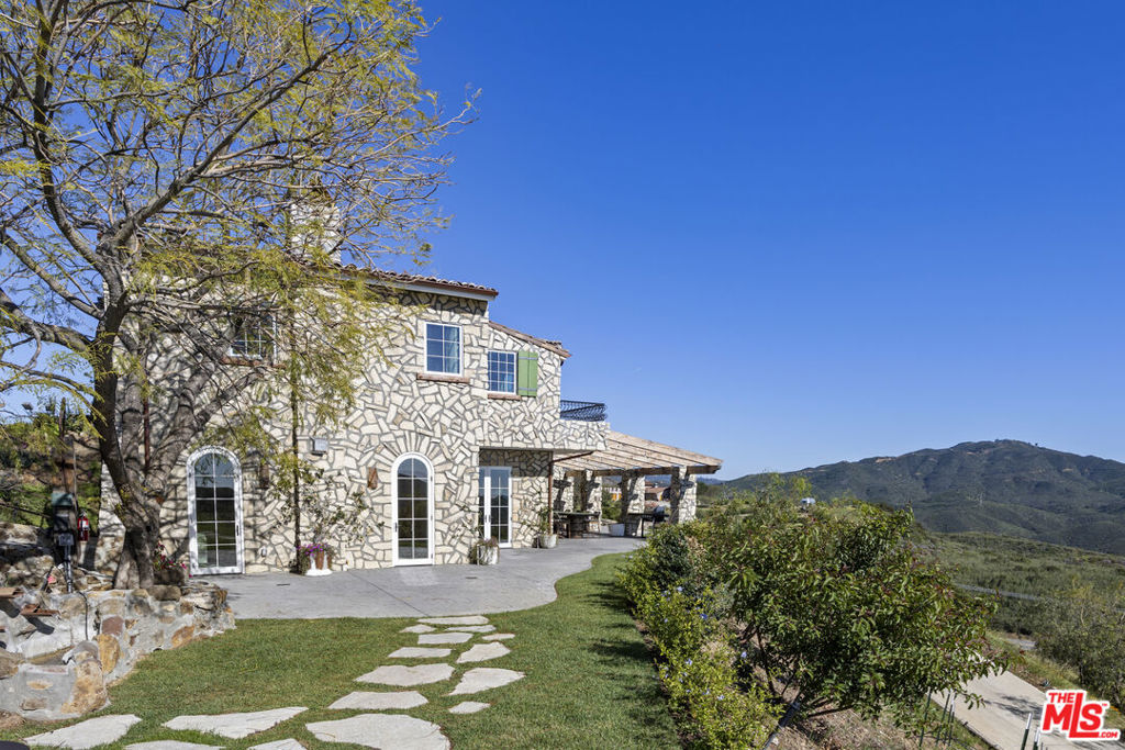 MLS #26666579 image #2