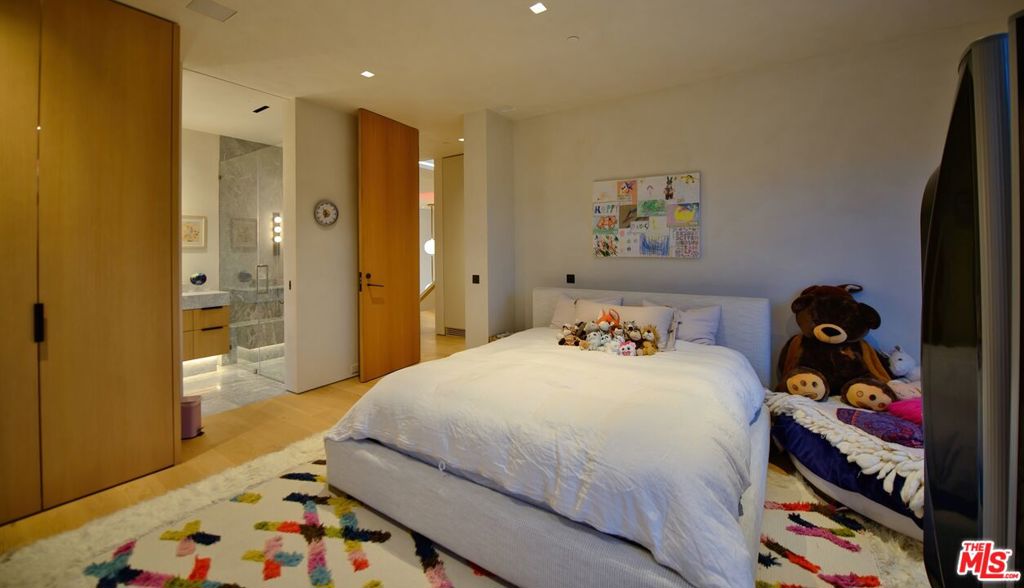 MLS #26666847 image #19