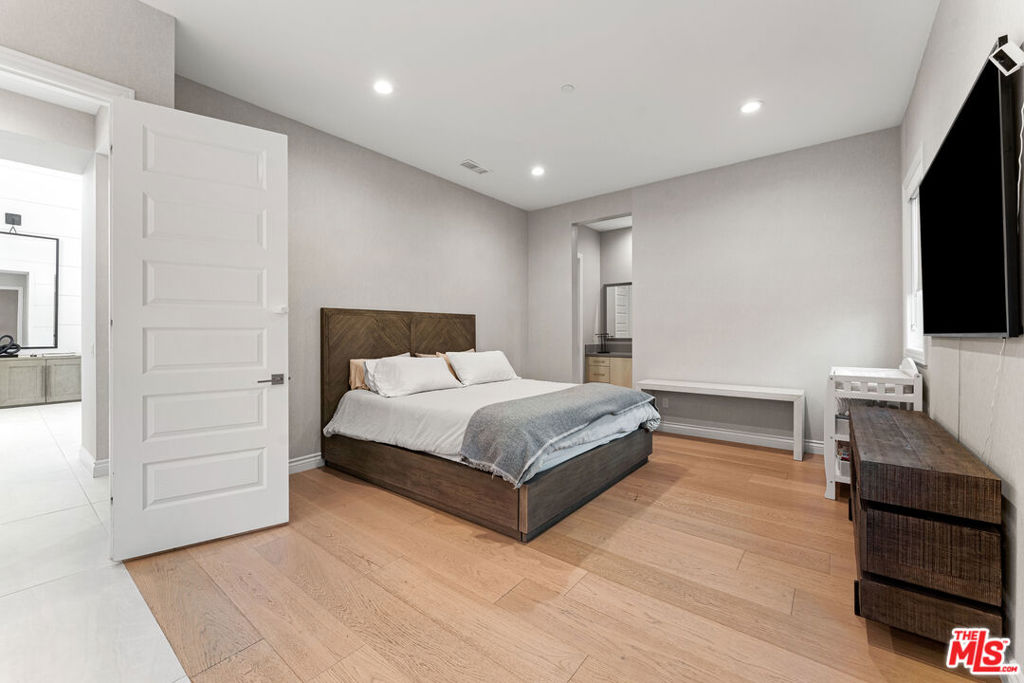 MLS #26667933 image #20