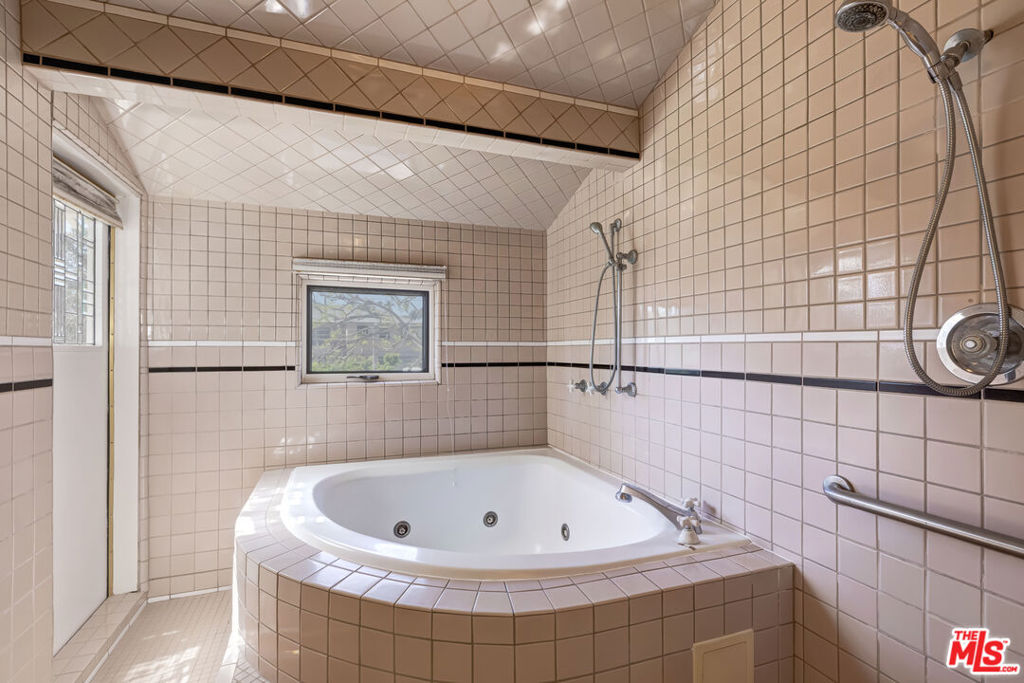 MLS #26670441 image #10