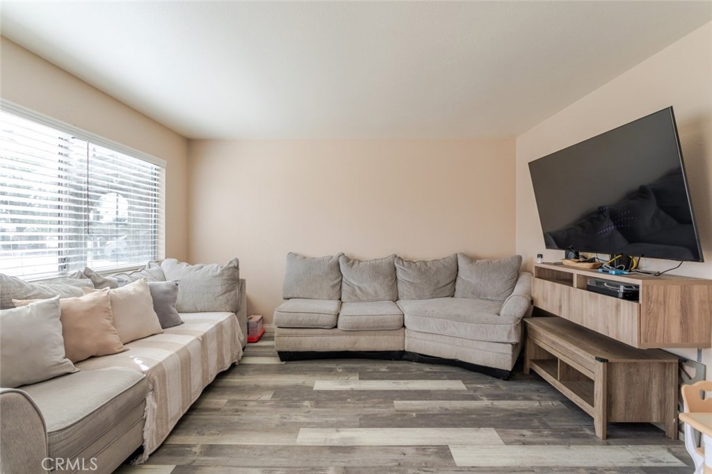 MLS #CV26068191 image #5