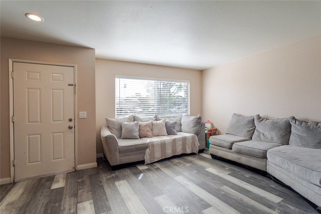 MLS #CV26068191 image #7