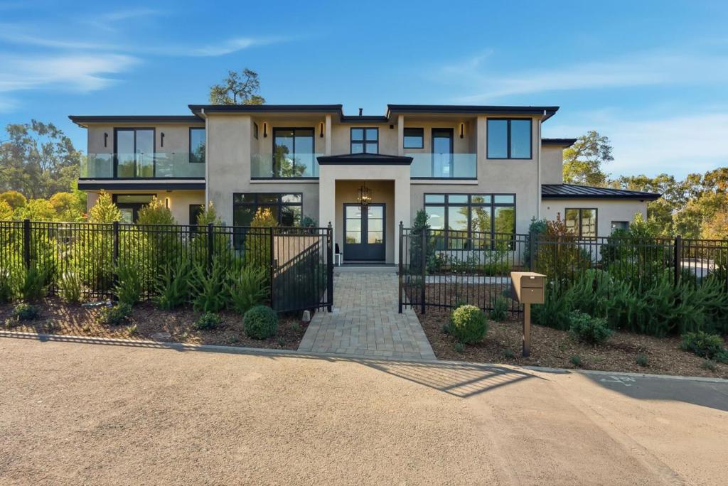 MLS #ML82026708 image #1