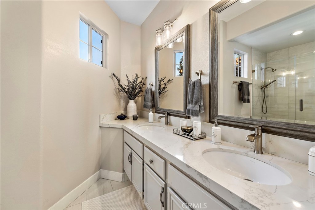 MLS #OC25032639 image #18