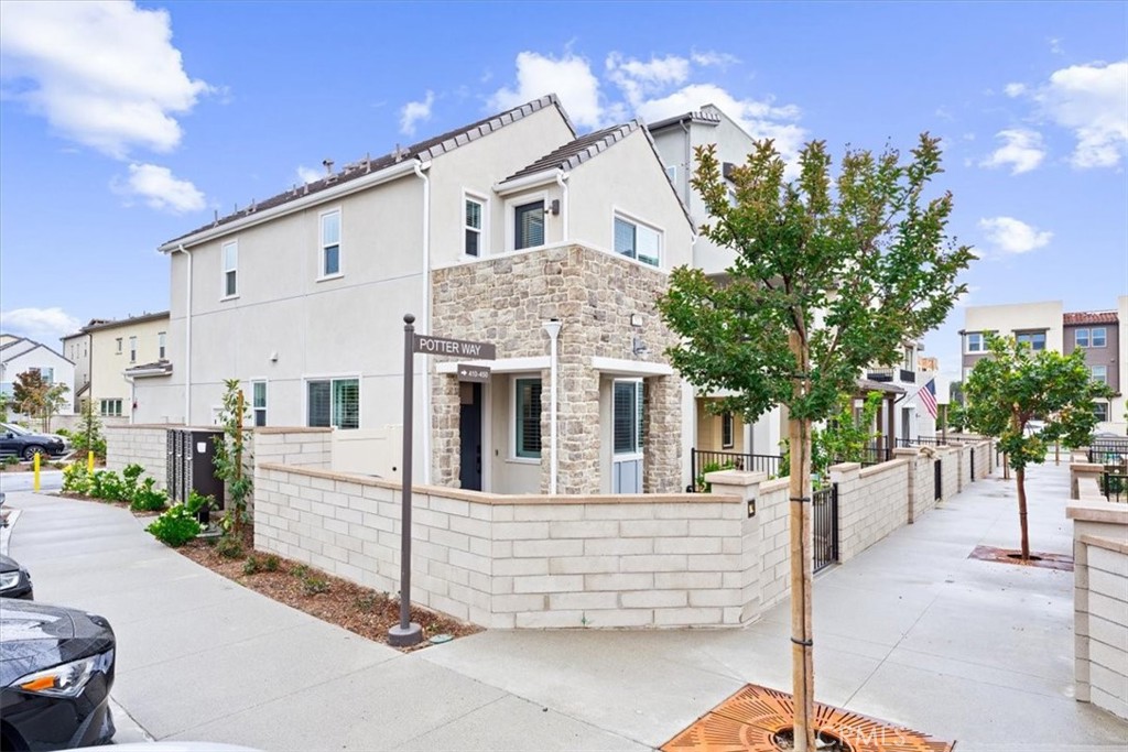 MLS #OC25268224 image #1