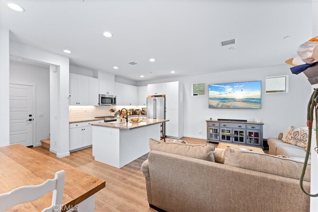 MLS #OC25268224 image #12