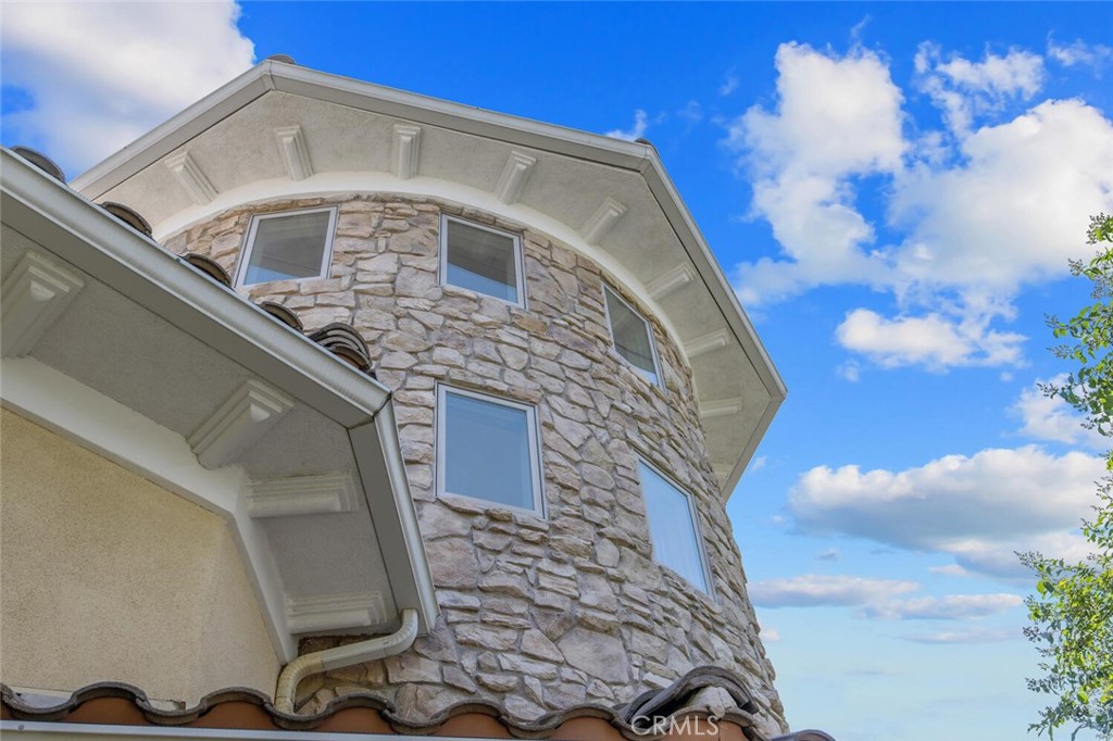 MLS #SR25192669 image #1