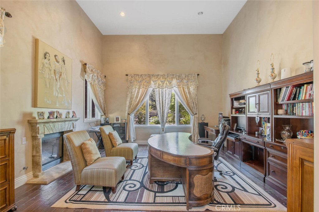 MLS #SR25192669 image #9