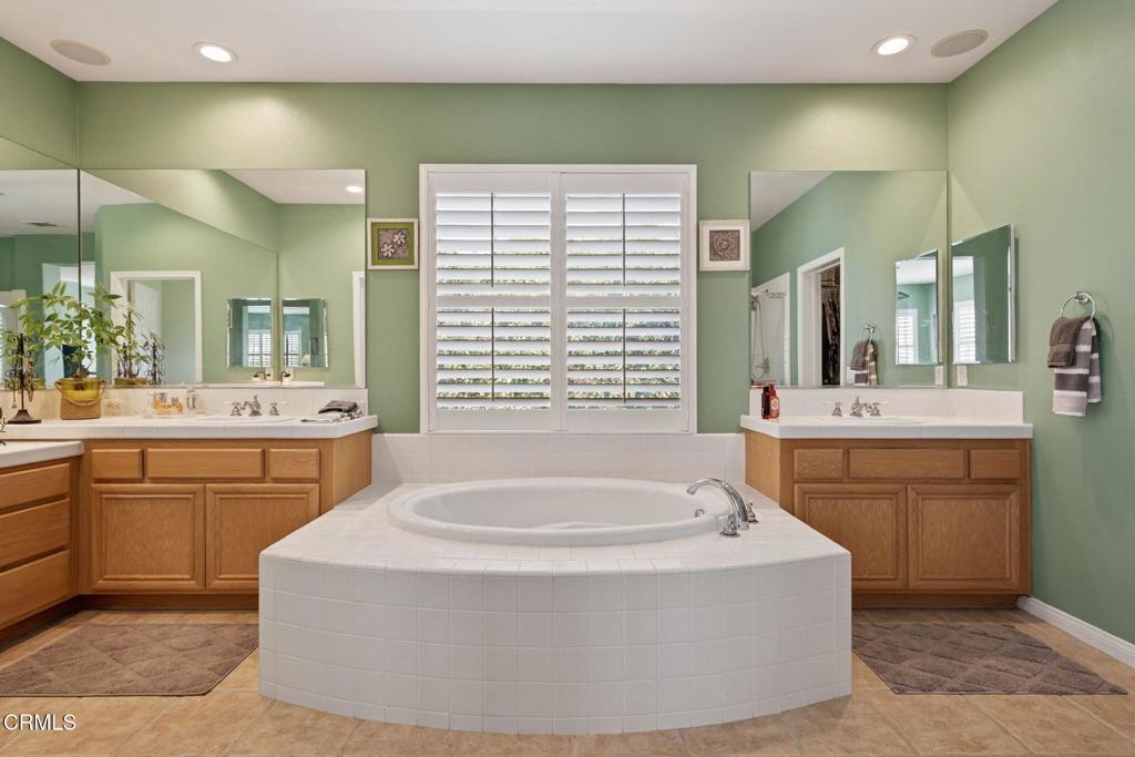 MLS #V1-35113 image #28