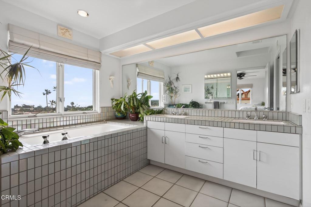 MLS #V1-35466 image #25