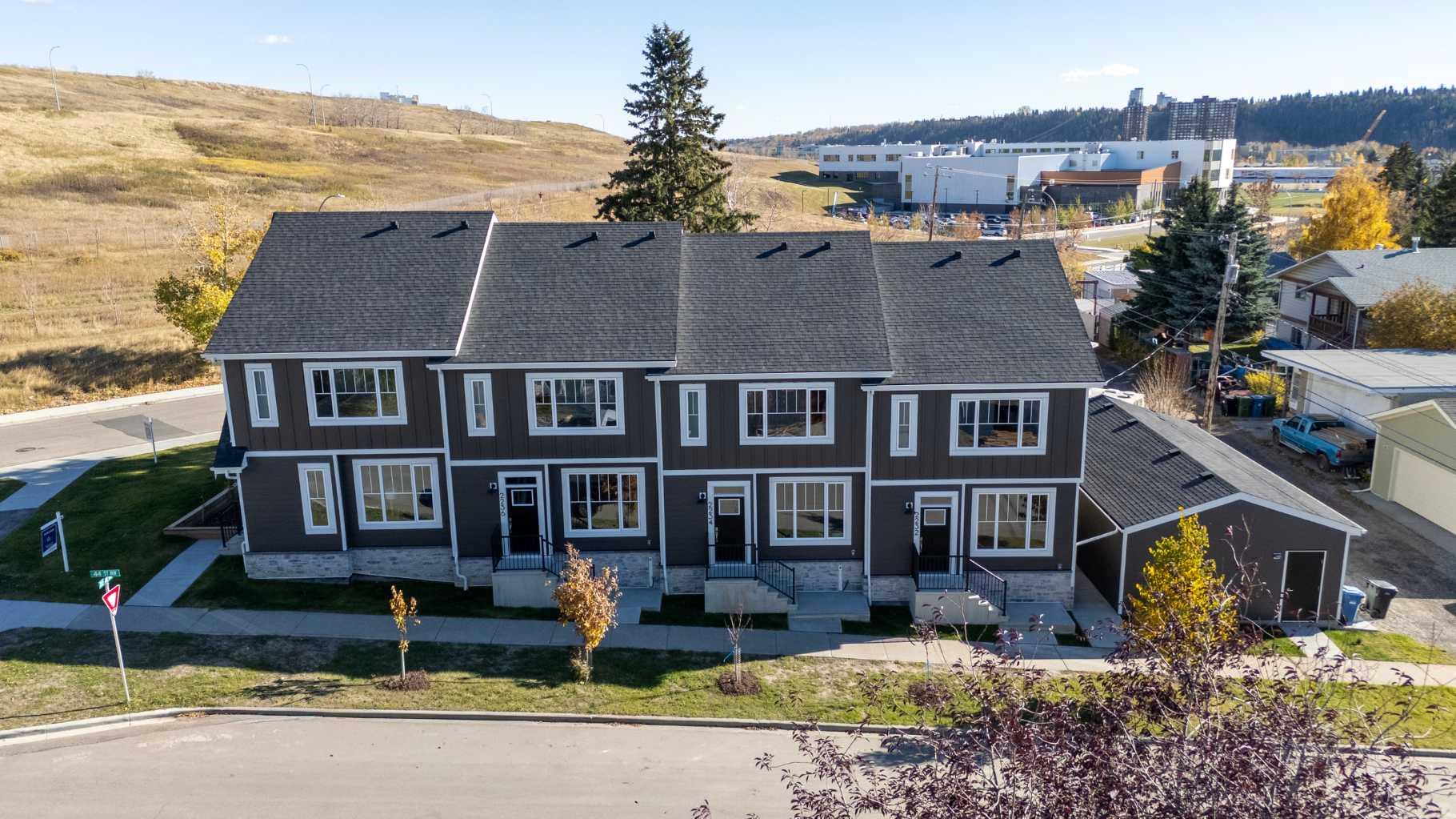 2232 44 Street NW Calgary AB T3B 0W4 | MLS #A2353583 MLS #A2353583 image #0