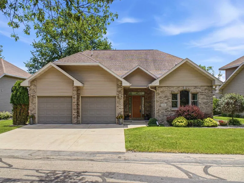 Listing picture for 935 BRIGHTON DRIVE in Menasha
